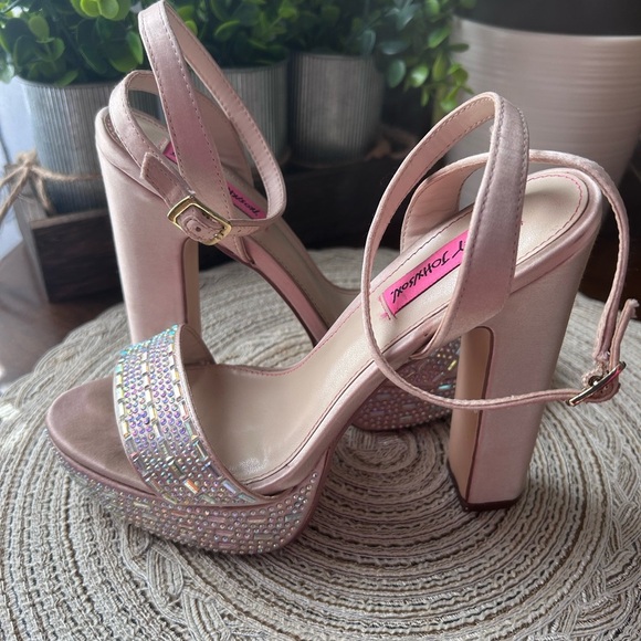 Betsy Johnson Allie Elegant beige rhinestone satin Heeled Sandals sz 6.5 - Picture 5 of 5
